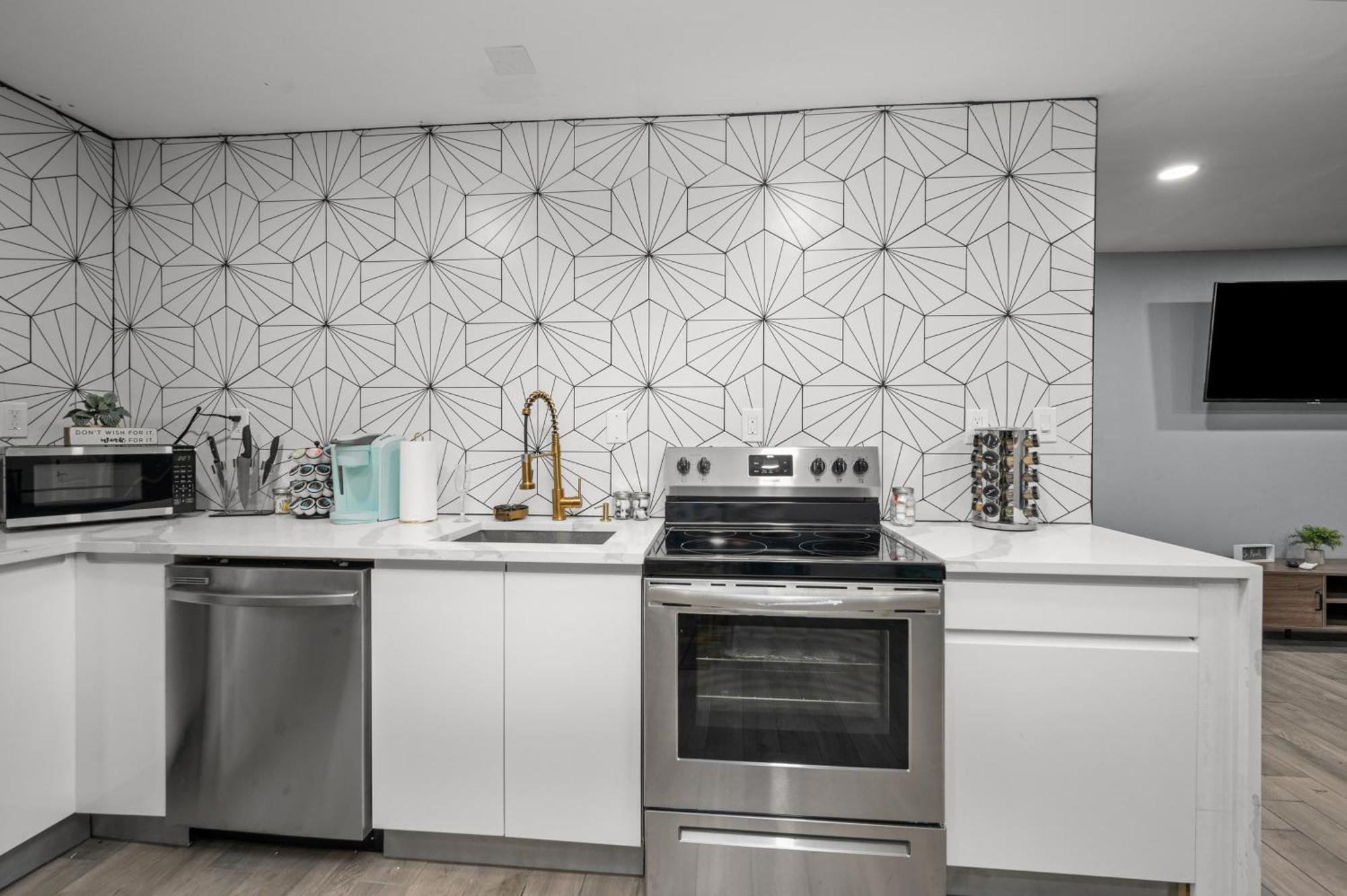 Comfortable 2Br Uptown Escape With Free Park Houston Exterior photo